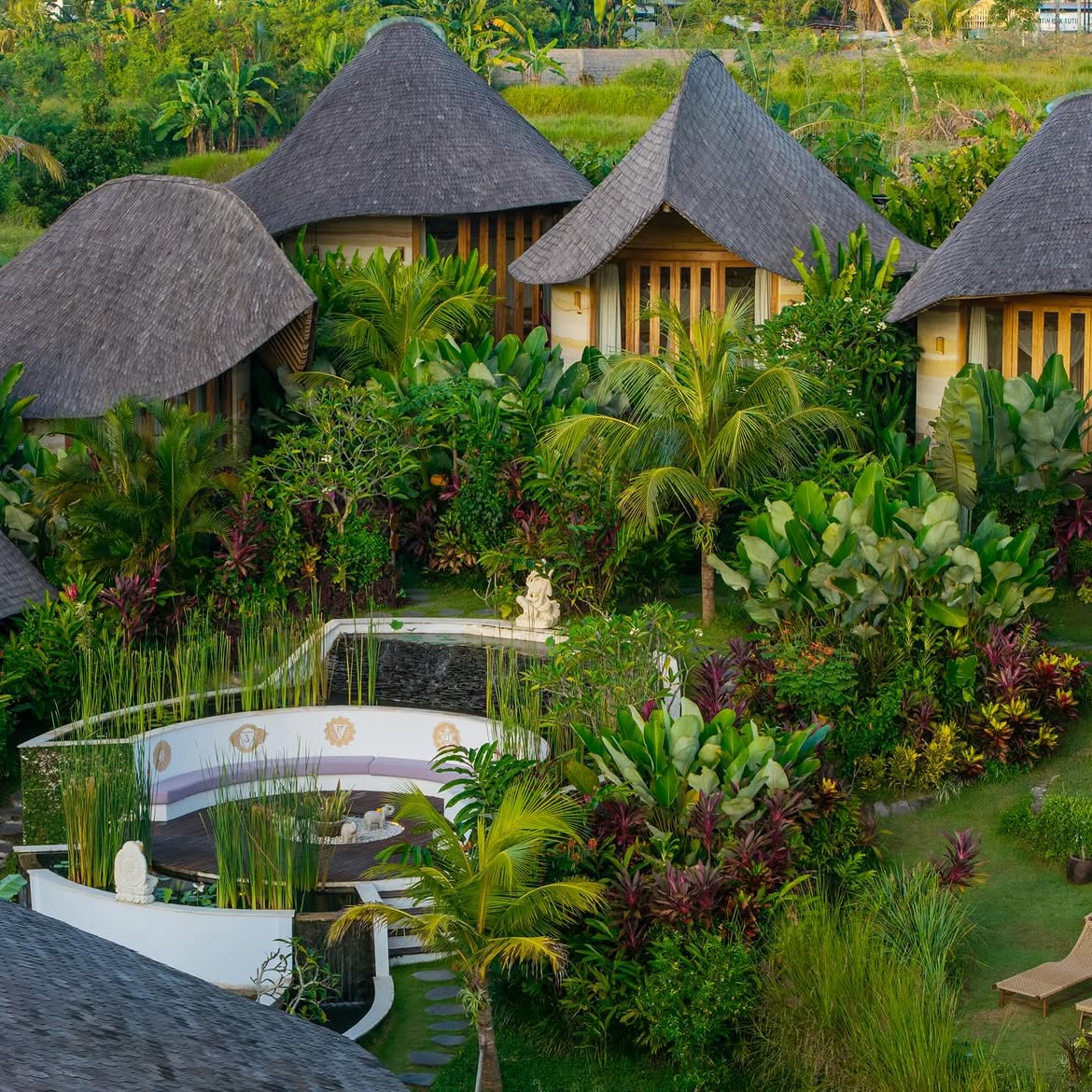 Thatched villas around a garden and a sunken seating circle